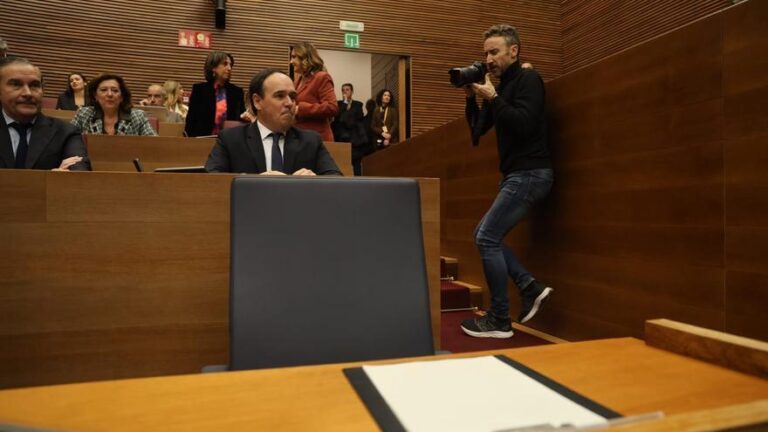 Mazón, ausente en el discurso de investidura de Llorca, su probable sucesor