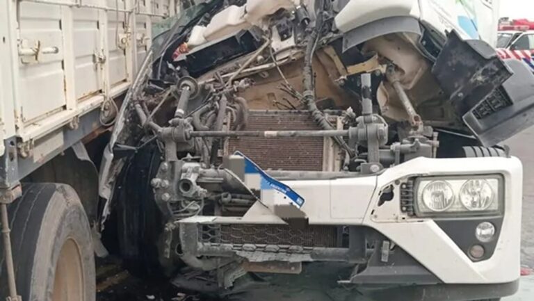 Choque de camiones en el interior de Córdoba: un conductor fue hospitalizado