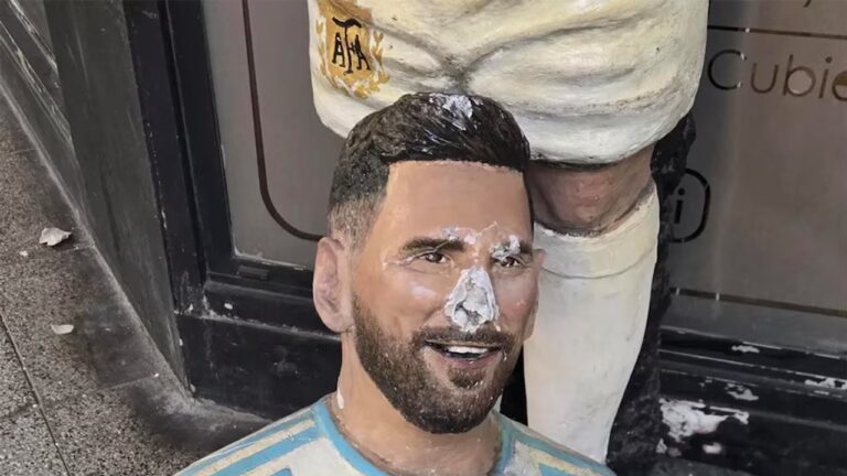 Rompieron una estatua de Lionel Messi en Mar del Plata