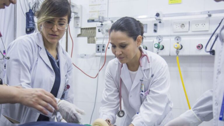 Crisis entre los médicos de guardia en Córdoba: violencia y bajos salarios