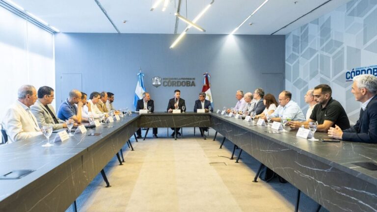 La Provincia envía fondos y reparte cargas para ordenar las cuentas municipales
