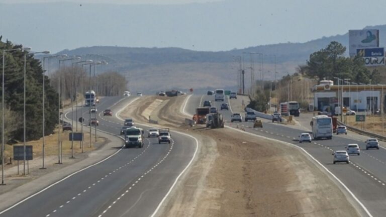 Corte total en la autopista CórdobaCarlos Paz en el puente de ingreso