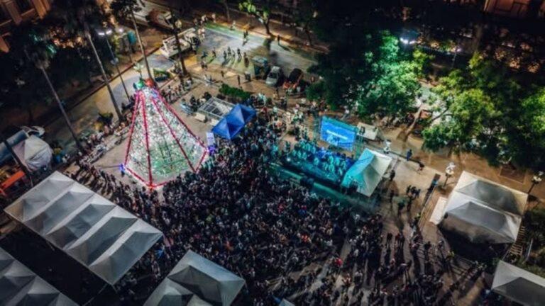 La Plaza San Martín enciende el árbol y celebra una Navidad circular