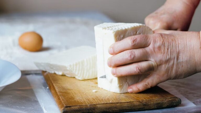 Alertaron por una bacteria en un queso de consumo masivo