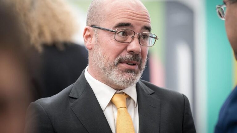 Un juez incoa diligencias contra el delegado del Gobierno en Madrid por los incidentes en la etapa final de la Vuelta Ciclista
