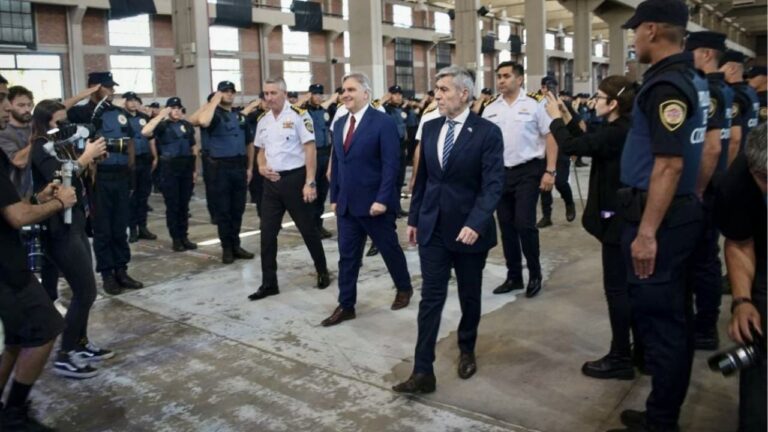 Pagarán un bono a docentes y policías de Córdoba