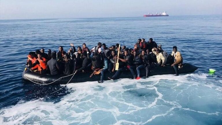 Repunta la llegada de migrantes en patera y supera los 5.000