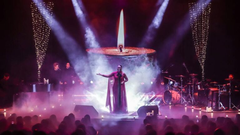 Niña Pastori llena de magia flamenca el Gran Teatro de Córdoba con su espectáculo ‘Feliz Navidad’