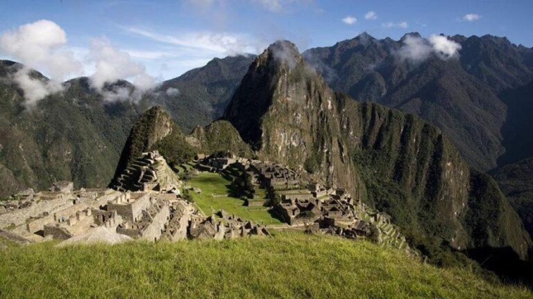 Un choque frontal entre dos trenes en la vía a Machu Picchu deja un muerto y al menos 30 heridos