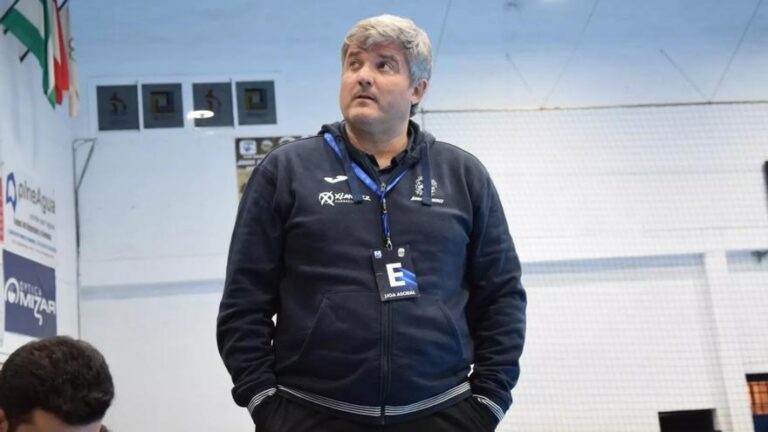 El Cajasol Ángel Ximénez pone fin a la etapa de Paco Bustos al frente del banquillo y perfila la llegada de un nuevo técnico