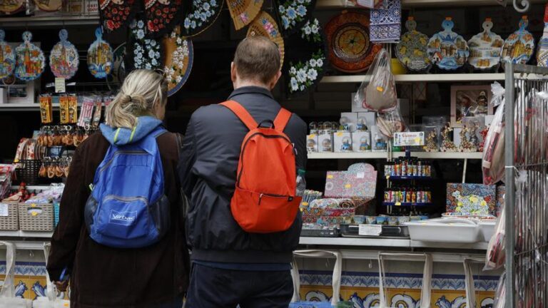 Los turistas extranjeros gastaron hasta noviembre más de 126.700 millones en sus visitas a España, el equivalente a todo 2024