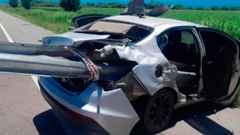 Violento siniestro vial en la ruta 38: un guardarrail atravesó un auto