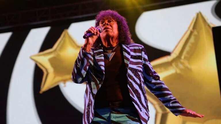 La Mona Jiménez cumple 75 y lo celebra en el Bum Bum con Myke Towers, Diplo y Major Lazer