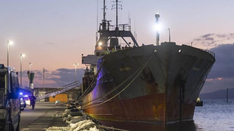 Diez toneladas de cocaína convierten el carguero atracado en Tenerife en el mayor barco de droga pillado en Europa