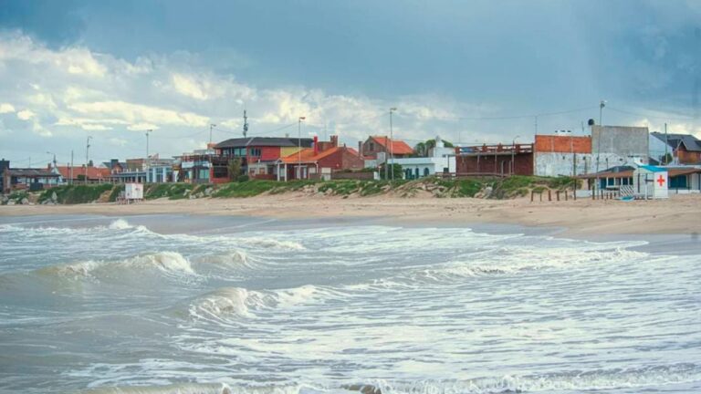 Mini tsunami en Santa Clara del Mar: reportan un muerto por olas gigantes