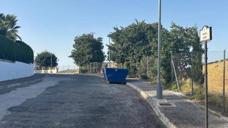Comienza en Baena un plan de asfaltado que afecta a varias calles, el polígono Los Llanos y El Zambullo