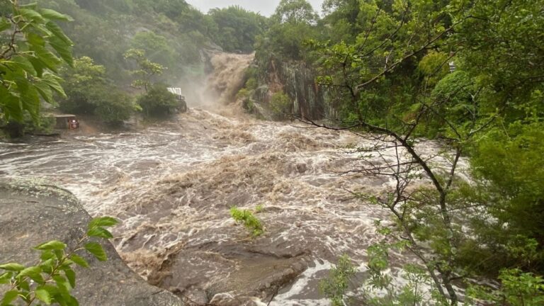 Tormenta: Lluvias fuertes y una cascada que parece salida de una película