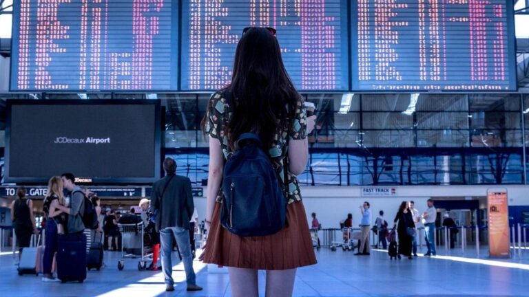 Ahorrá dólares en tu vuelo: los trucos de los expertos para encontrar los mejores precios en 2026