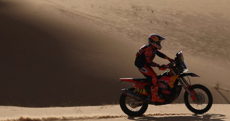Dakar estratégico: Brabec desaceleró para quedar segundo y dejar líder a Benavides, su rival por el título… por qué?