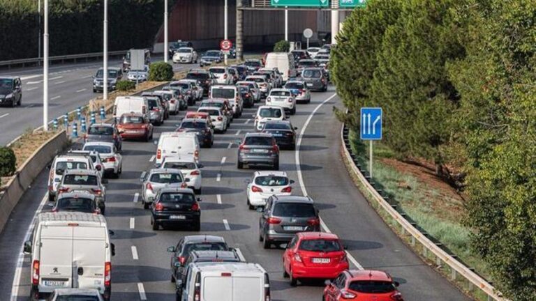 Más de la mitad de los españoles usa diariamente el coche, en contra de lo que dice la DGT