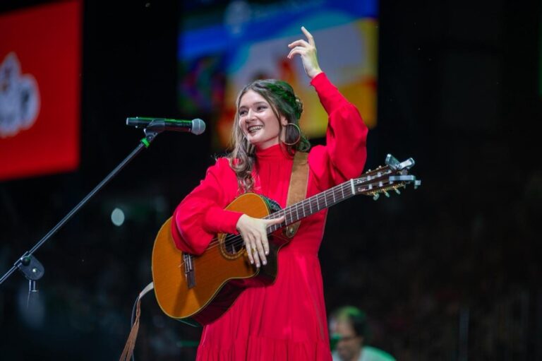 Maggie Cullen presentó una propuesta íntima que cautivó al público en Jesús María