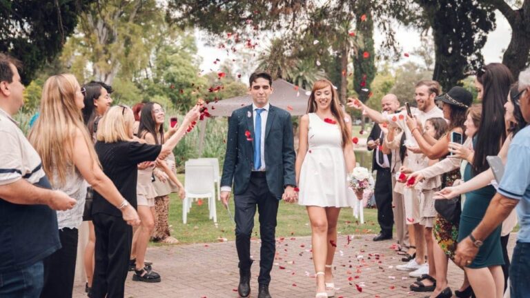 Dos historias de amor selladas entre árboles