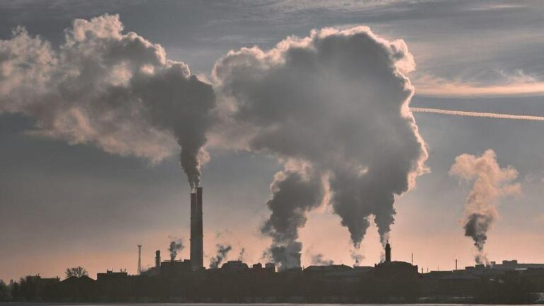 La contaminación del aire aumenta el riesgo de padecer ELA y acelera su progresión, según un estudio