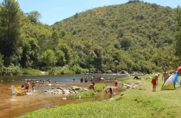 Murió un turista en la costa del río Anisacate: Investigan las causas