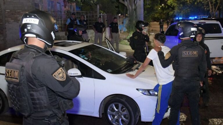 Persecución, choque y detenidos en un operativo en cuatro barrios