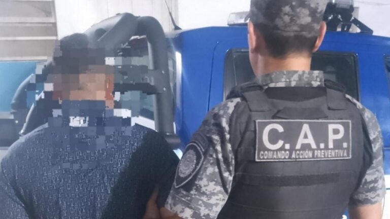 Se metió en una casa, lo vio un vecino y terminó en la comisaría