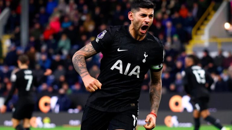 El «Cuti» Romero se vistió de héroe: golazo sobre la hora para salvar al Tottenham