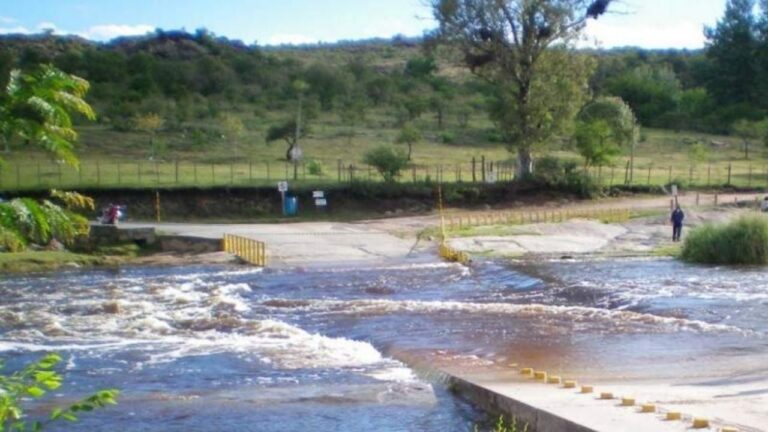 Cerraron el vado de Estancia Vieja por la creciente