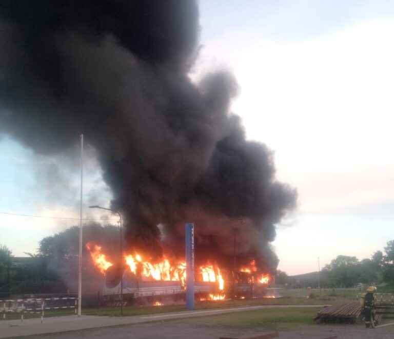 Tensión en La Calera tras el incendio en un vagón en el Tren de las Sierras