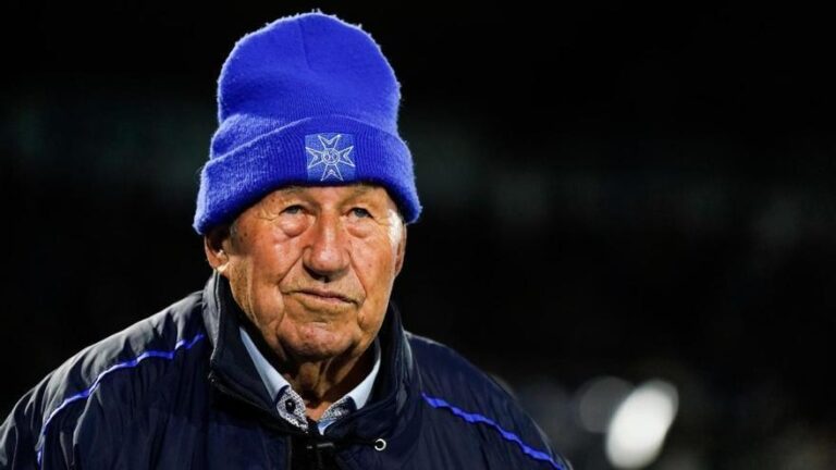 Un histórico entrenador francés desprestigia al fútbol femenino: «Una mujer está hecha para dar a luz, con caderas más anchas»