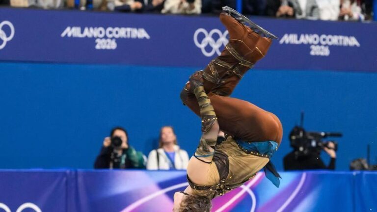 Malinin reina en el patinaje individual pero se guarda un as en la manga para las finales