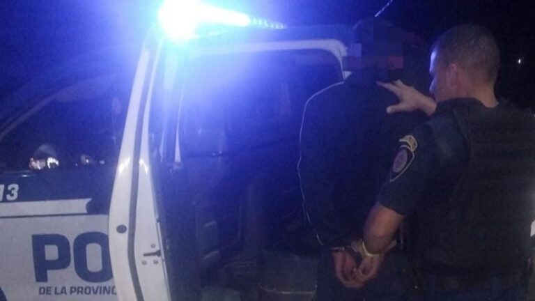 Intentó escapar de un control y atacó a los policías, ocurrió en Estancia Vieja