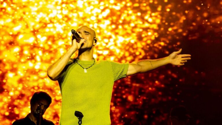 Abel Pintos deslumbró en La Falda y esta noche sigue la música en la ciudad