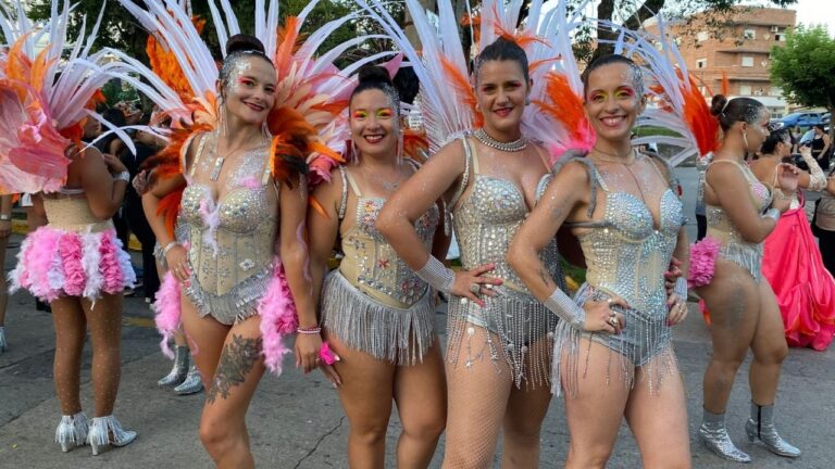 Por primera vez, Carlos Paz desfiló con su comparsa oficial en el carnaval