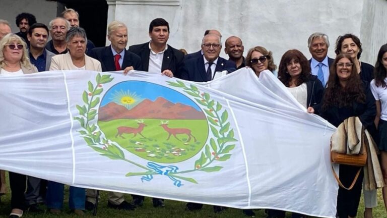 El izamiento de la bandera de San Luis y el gesto que reescribe la memoria federal