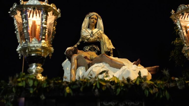 El cartelista de la Semana Santa de Córdoba 2026 expone una selección de su obra este jueves