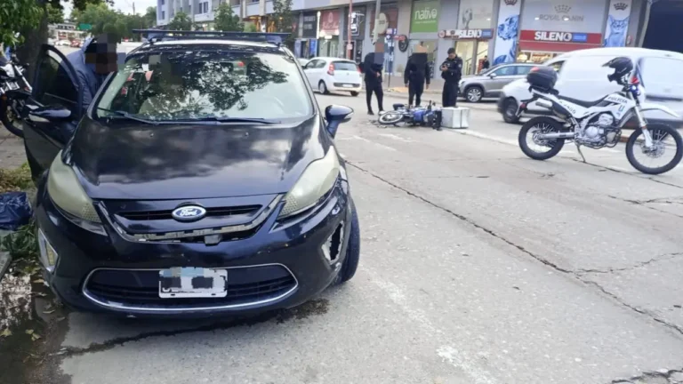 Carlos Paz: Motociclista con heridas de consideración tras chocar con un auto
