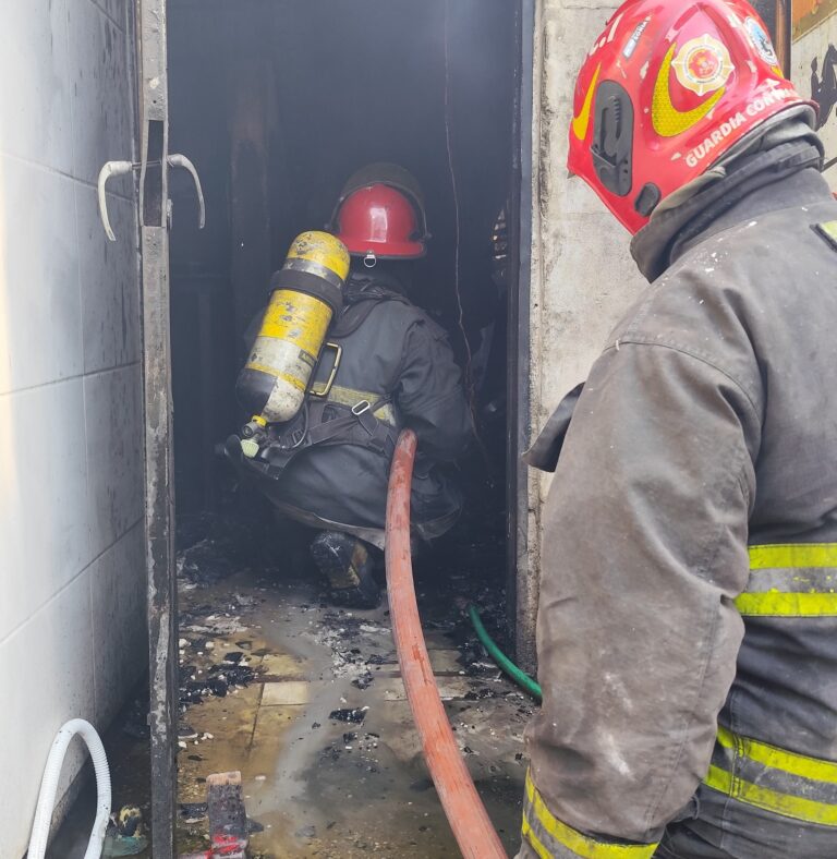 Bomberos controlaron un incendio en un local gastronómico en Córdoba