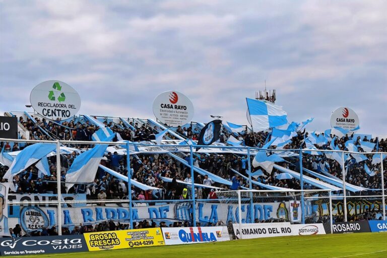 Conmoción en Córdoba: falleció un hincha de Racing en pleno partido