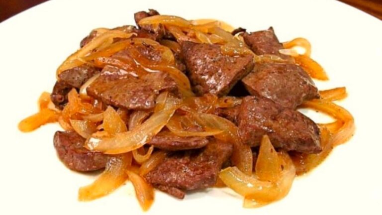 El regreso a lo simple: bifes con cebolla para disfrutar en casa