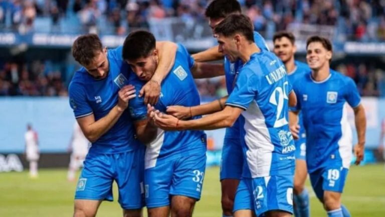 Estudiantes de Río Cuarto llega entonado al cruce con Sarmiento