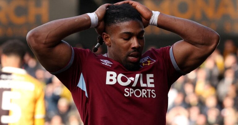 Insólito: a un jugador del West Ham le prohíben hacer pesas en el gimnasio