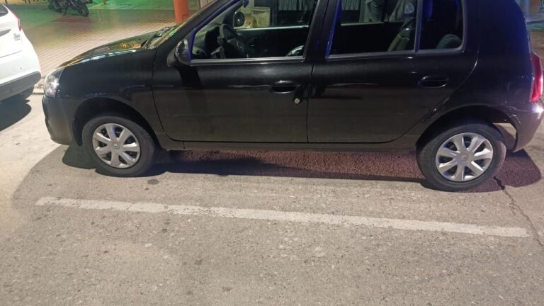 Circulaba por el centro de Carlos Paz con papeles falsos y un auto buscado