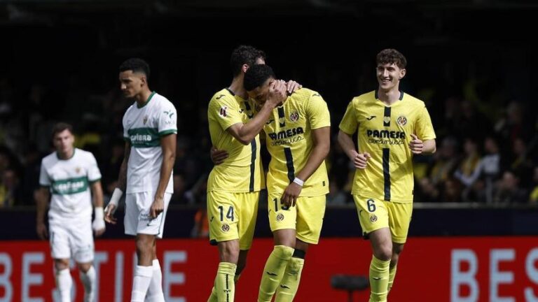 El Villarreal mantiene su solidez como local ante un Elche atascado