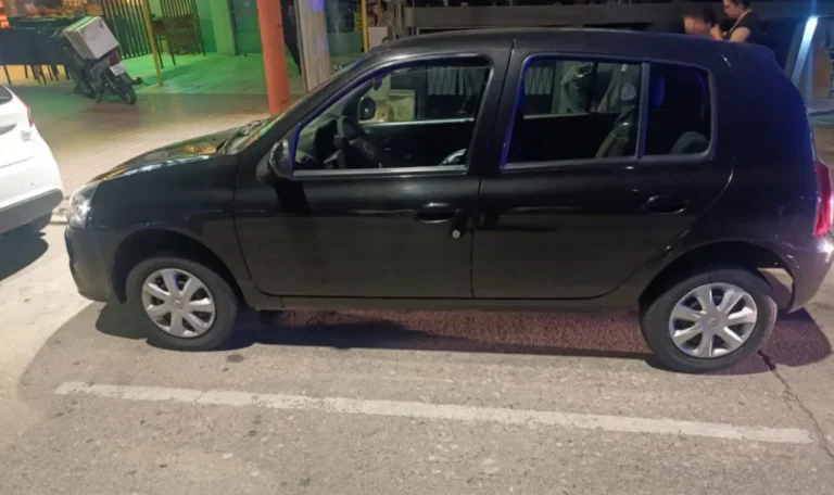 Circulaba en Carlos Paz con un Renault Clio robado y documentación falsa