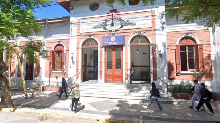 Atraparon a cuatro jóvenes acusados de intentar robar una mochila